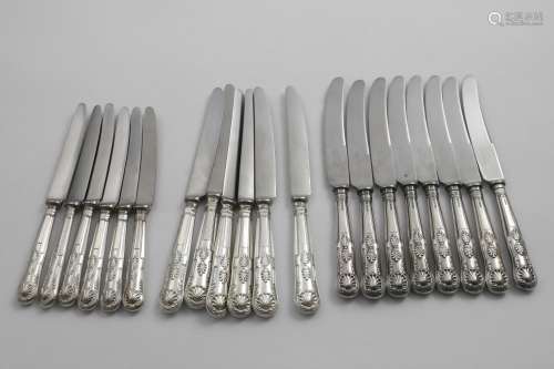 KING'S PATTERN KNIVES:- A set of eight table knives by Coope...