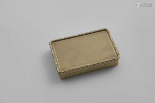 A MID 20TH CENTURY 9ct GOLD SNUFF BOX rectangular with engin...
