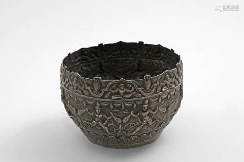 A LATE 19TH / EARLY 20TH CENTURY BURMESE RICE BOWL with chas...