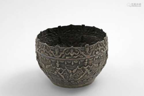 A LATE 19TH / EARLY 20TH CENTURY BURMESE RICE BOWL with chas...