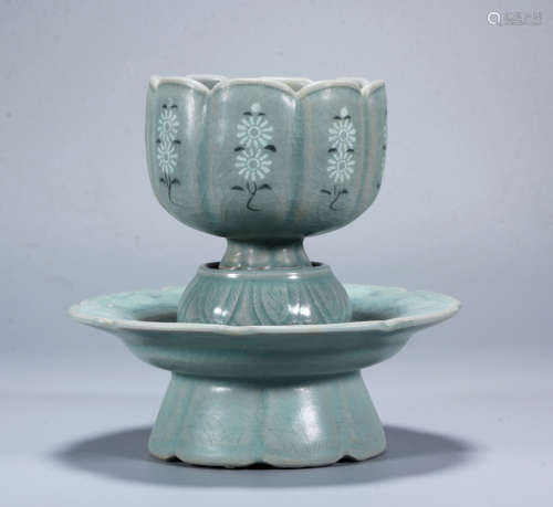 十八世纪 高丽青瓷花卉纹杯盏一套