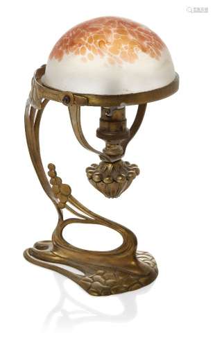 An Art Nouveau bronze table lamp with Loetz glass shade c.19...