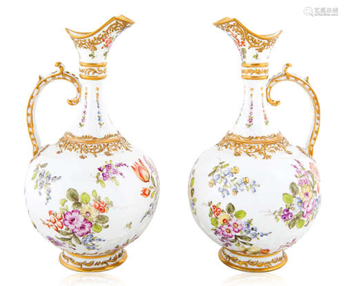 A PAIR OF FRENCH SAMSON STYLE PORCELAIN FLORAL EWERS, LATE 1...