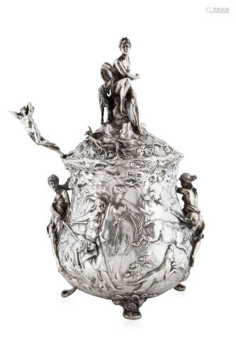A LARGE, LIKELY FRENCH, COVERED SILVER SOUP TUREEN, EARLY 19...