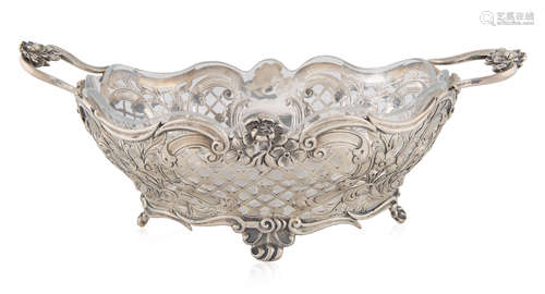 AN BRITISH SILVER AND GLASS DISH, LONDON, CIRCA 1890