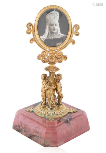 A RUSSIAN GILT SILVER AND RHODONITE PHOTO FRAME, ST. PETERSB...