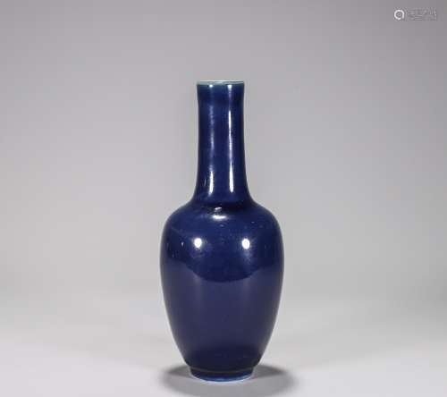 “大明成化年制”款 霁蓝釉长颈瓶