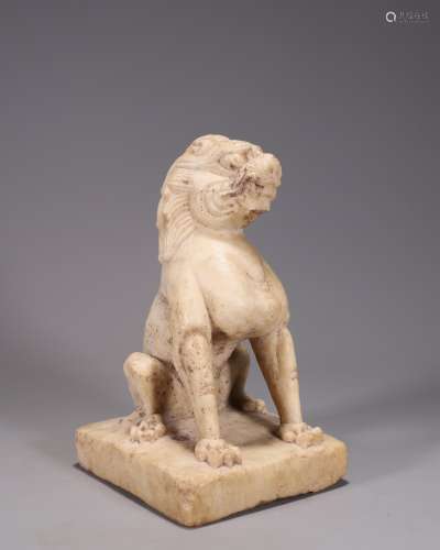 汉白玉雕坐狮像