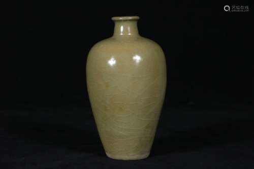 龙泉窑黄釉梅瓶