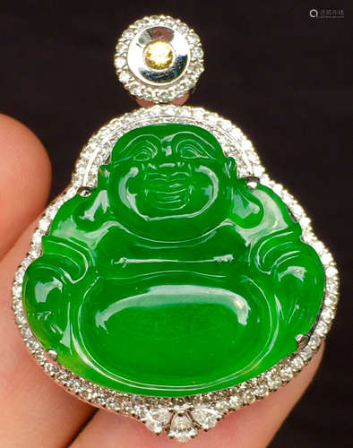 ICY GREEN JADEITE BUDDHA PATTERN PENDANT