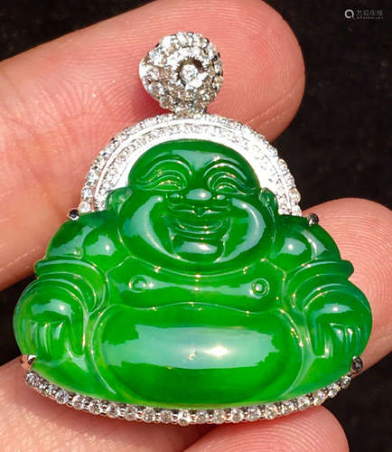 ICY GREEN JADEITE BUDDHA PATTERN PENDANT