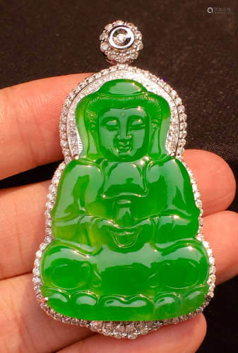 ICY GREEN JADEITE BUDDHA PATTERN PENDANT