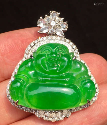 ICY GREEN JADEITE BUDDHA PATTERN PENDANT