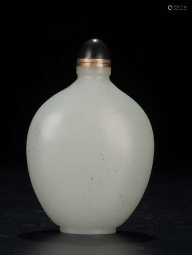 HETIAN JADE CARVED SNUFF BOTTLE