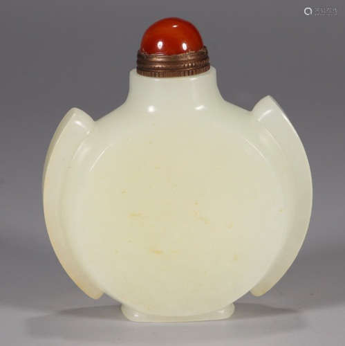 HETIAN JADE CARVED SNUFF BOTTLE