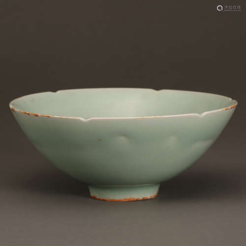 SOUTHERN SONG DYNASTY, CHINESE LONGQUAN WARE BOWL