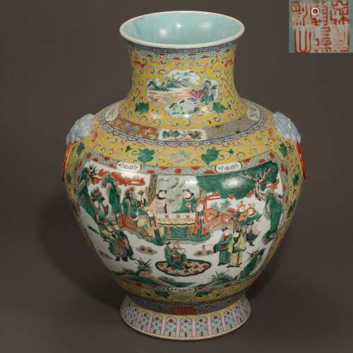 QIANLONG FAMILLE ROSE VASE IN QING DYNASTY, CHINA
