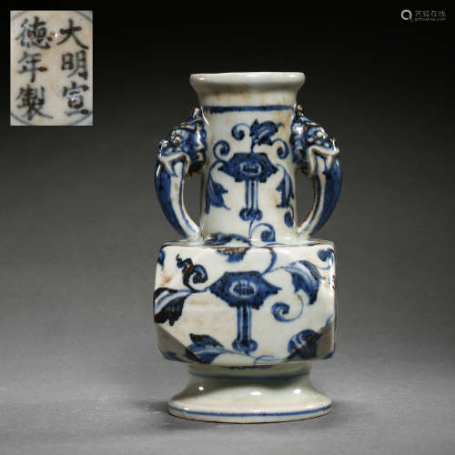 CHINESE BLUE AND WHITE PORCELAIN VASE, MING DYNASTY