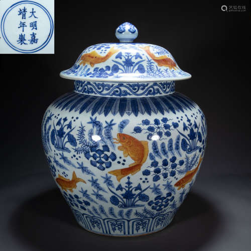 CHINESE MING DYNASTY BLUE AND WHITE LID JAR