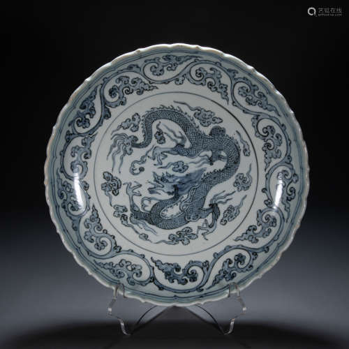CHINESE YUAN DYNASTY BLUE AND WHITE DRAGON PLATE