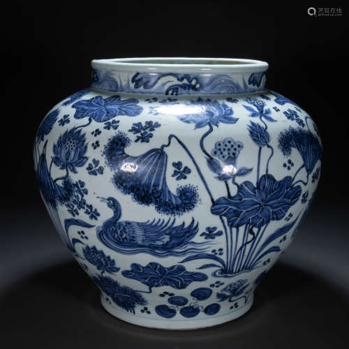 CHINESE YUAN DYNASTY BLUE AND WHITE JAR