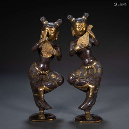 A PAIR OF CHINESE TANG DYNASTY STERLING SILVER DANCERS