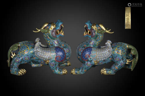 A PAIR OF BRONZE ENAMEL BEASTS, QING DYNASTY, CHINA