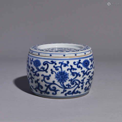 A BLUE FLOWER PATTERNEDC COVERDC POT