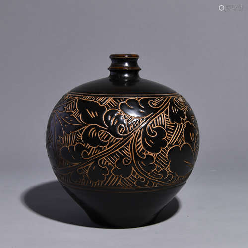 A FLOWER PATTERNEDC BOTTLE OF CIZHOU KILN