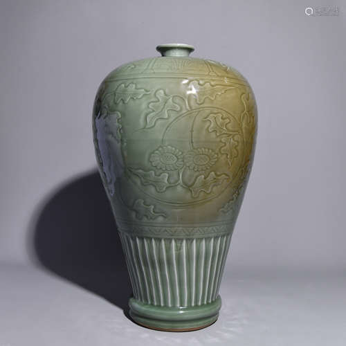 A PLUM PATTERNEDC BOTTLE OF LONGQUAN KILN