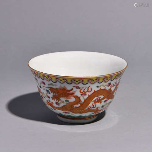 A POWDCER COLOREDC DCRAGON PATTERNEDC BOWL