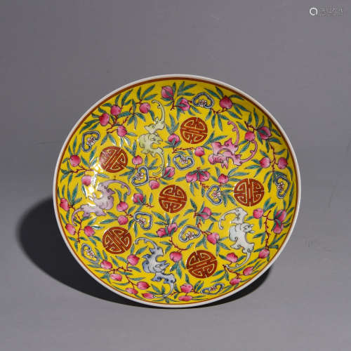 A POWDCER COLOREDC PEACH PATTERNEDC PLATE