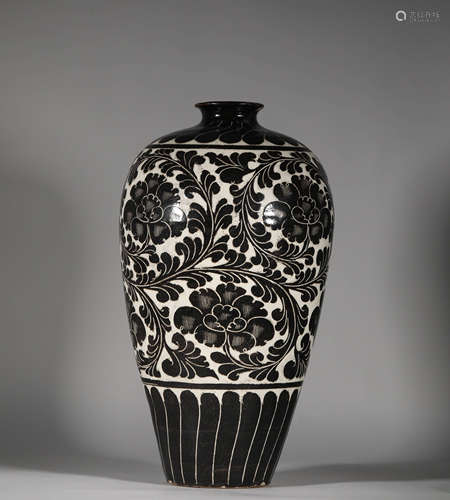 Cizhou Kiln Porcelain Plum Bottle