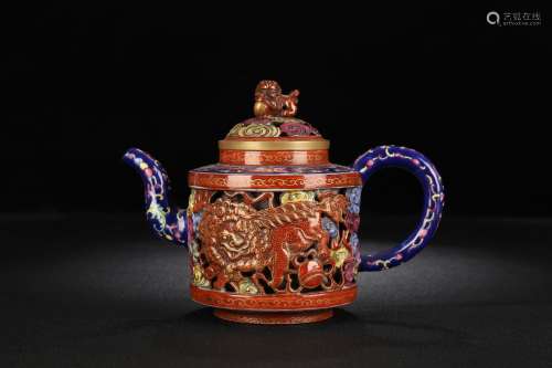 旧藏紫砂珐琅彩狮子戏球茶壶