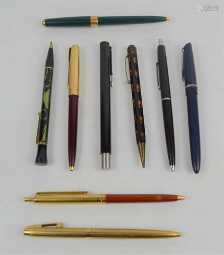 A group of collectible pens to include Conway Stewart 