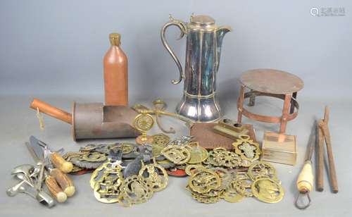 A group of brass and copper ware to include, copper trivet, ...