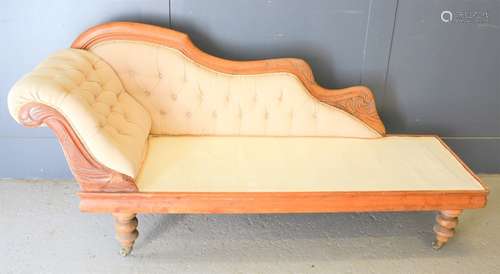 A 19th century pine chaise lounge with carved back, a/f, 172...