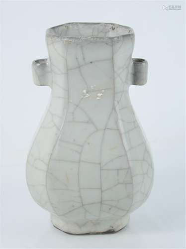 A Chinese crackle glazed vase, 21cm