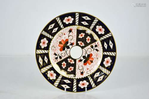 A Royal Crown Derby plate in the Imari pattern, 2451, 22cm d...