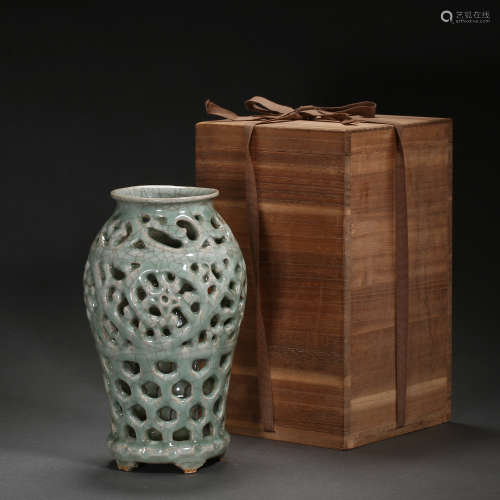 CELADON HOLLOW VASE, LONGQUAN WARE, SOUTHERN SONG DYNASTY, C...