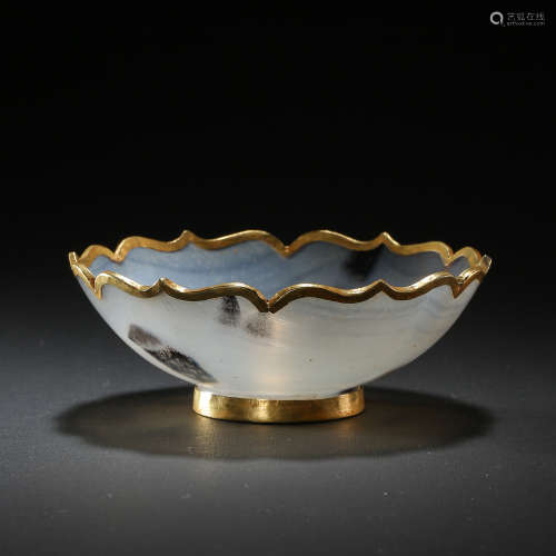 CHINESE LIAO DYNASTY, AGATE BOWL WITH SILVER GILT COVERED TH...