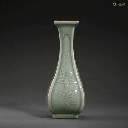 SOUTHERN SONG DYNASTY, CHINESE LONGQUAN WARE CELADON INSCRIB...