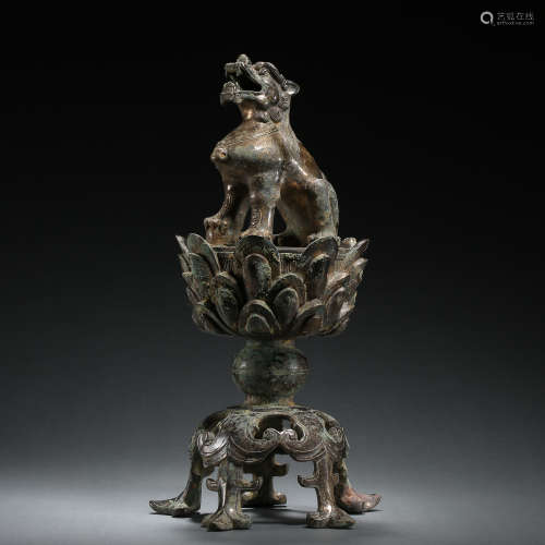 TANG DYNASTY, CHINESE BRONZE BEAST SHAPED INCENSE BURNER