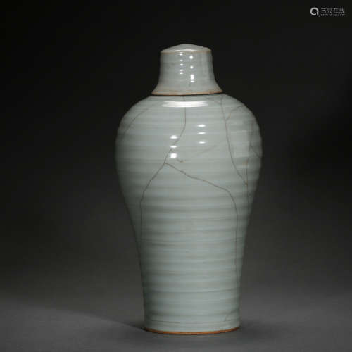 CELADON VASE FROM LONGQUAN WARE, SOUTHERN SONG DYNASTY, CHIN...