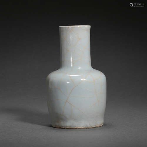 LONGQUAN GUAN WARE CELADON LONG-NECKED VASE, SOUTHERN SONG D...