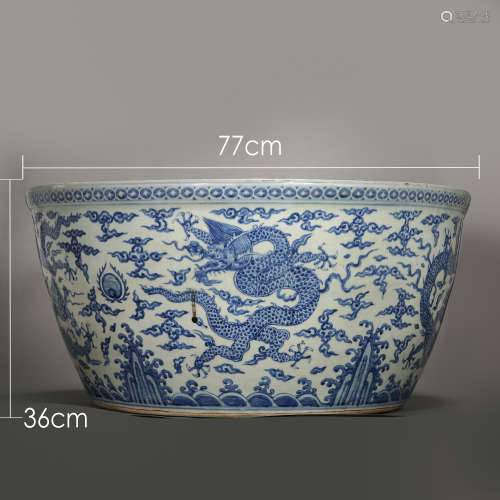 MING DYNASTY, CHINESE BLUE AND WHITE PORCELAIN BIG CYLINDER