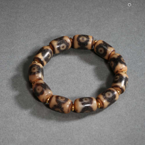 TANG DYNASTY, CHINESE TIGER TOOTH DZI BRACELET