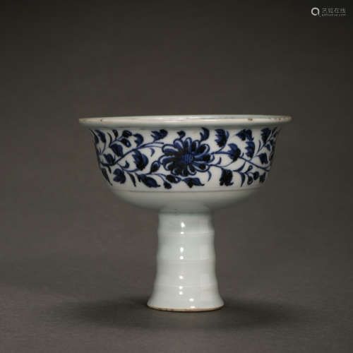 YUAN DYNASTY, CHINESE BLUE AND WHITE PORCELAIN STEM CUP