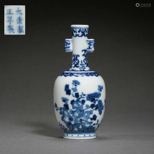 CHINESE YONGZHENG BLUE AND WHITE PORCELAIN VASE, QING DYNAST...