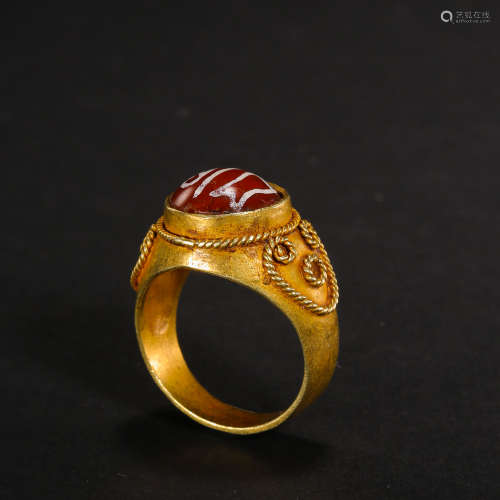 ANCIENT PURE GOLD AND AGATE RING